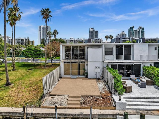 825 NE 26th Ave, Hallandale Beach, FL 33009