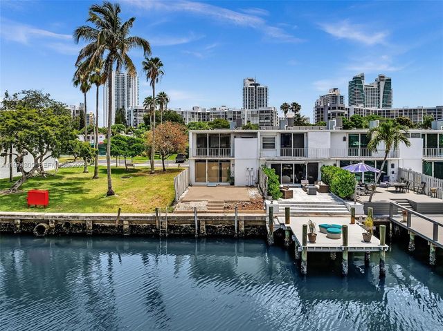 825 NE 26th Ave, Hallandale Beach, FL 33009