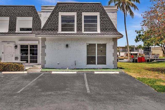 825 NE 26th Ave, Hallandale Beach, FL 33009