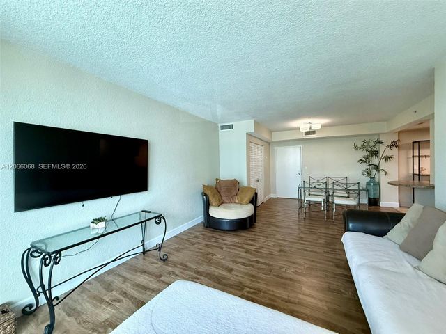 7501 E Treasure Drive 3H, North Bay Village, FL 33141