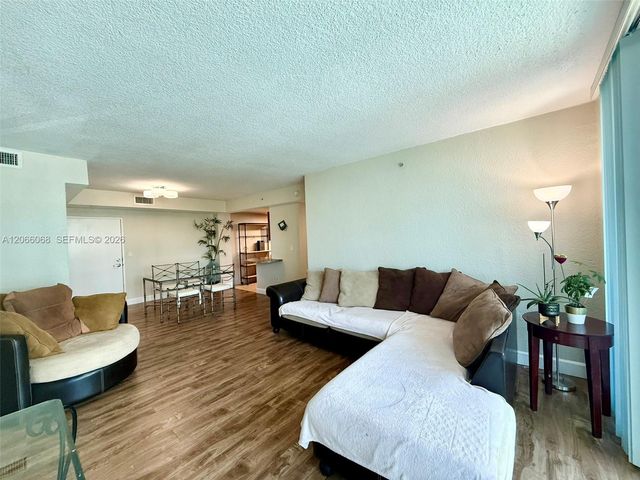 7501 E Treasure Drive 3H, North Bay Village, FL 33141