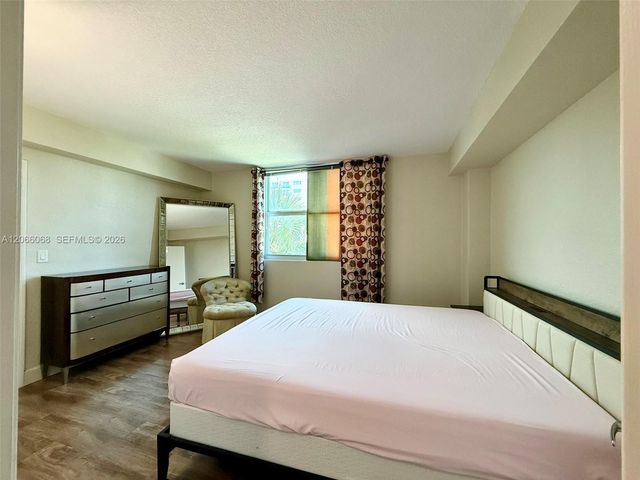 7501 E Treasure Drive 3H, North Bay Village, FL 33141