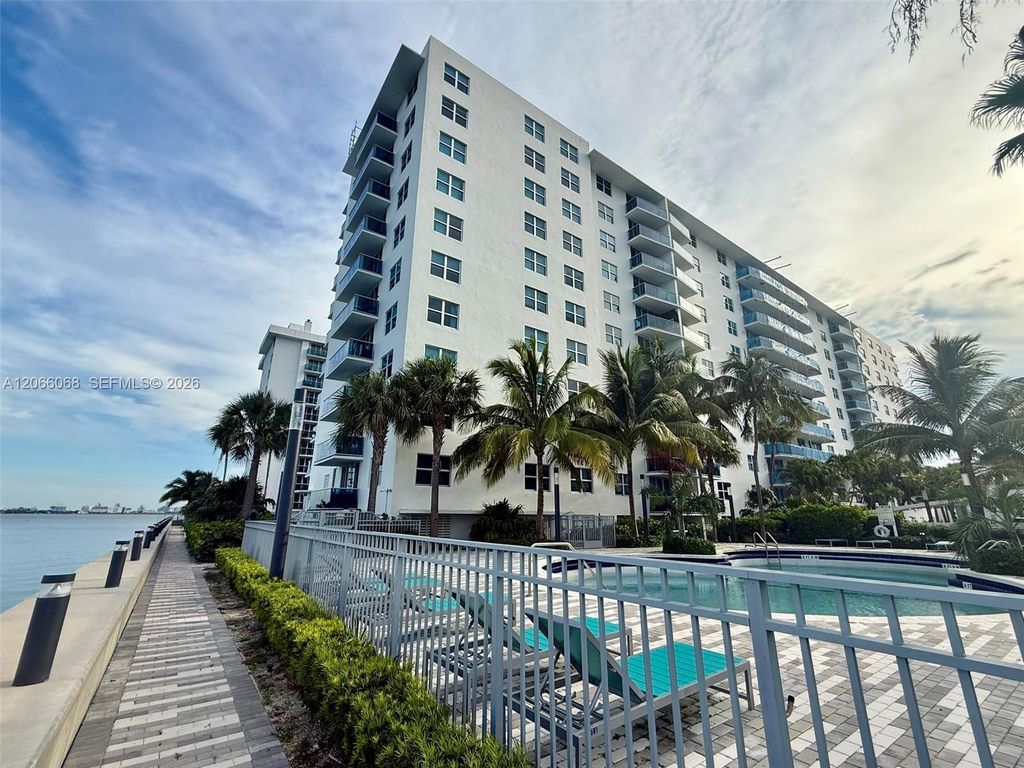 7501 E Treasure Drive 3H, North Bay Village, FL 33141