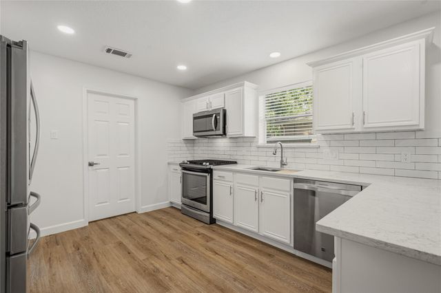 7106 Durango Drive, Magnolia, TX 77354