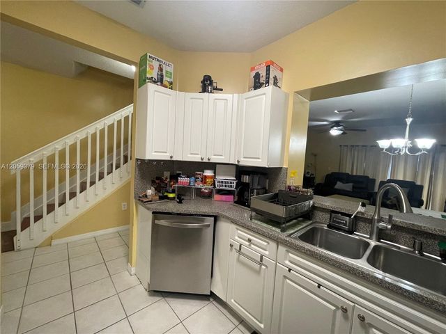 904 NW 100th Avenue, Pembroke Pines, FL 33024