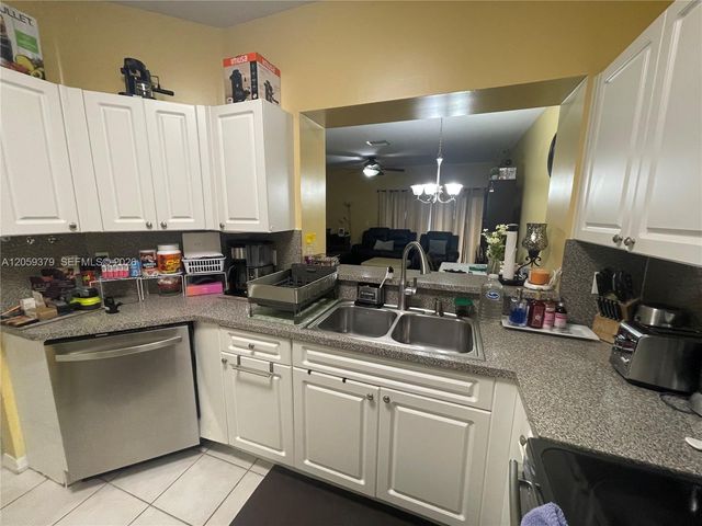 904 NW 100th Avenue, Pembroke Pines, FL 33024
