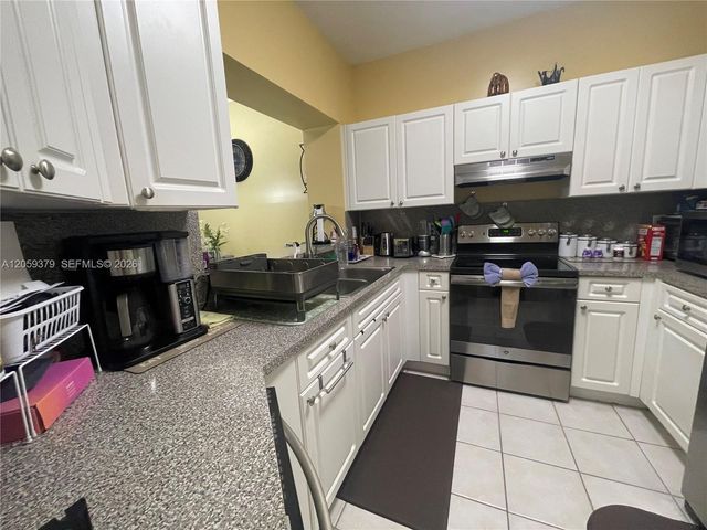 904 NW 100th Avenue, Pembroke Pines, FL 33024