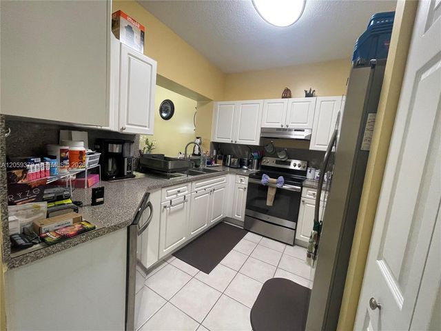 904 NW 100th Avenue, Pembroke Pines, FL 33024