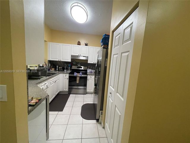 904 NW 100th Avenue, Pembroke Pines, FL 33024