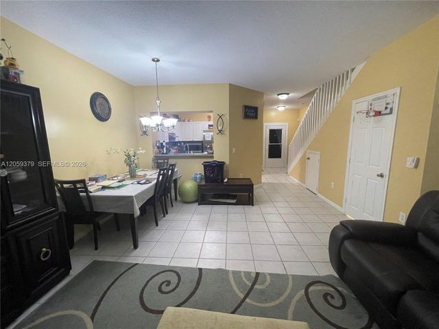 904 NW 100th Avenue, Pembroke Pines, FL 33024