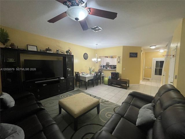904 NW 100th Avenue, Pembroke Pines, FL 33024