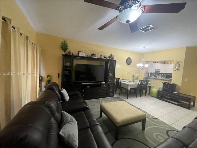 904 NW 100th Avenue, Pembroke Pines, FL 33024