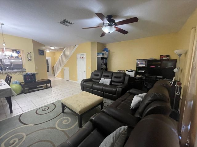 904 NW 100th Avenue, Pembroke Pines, FL 33024