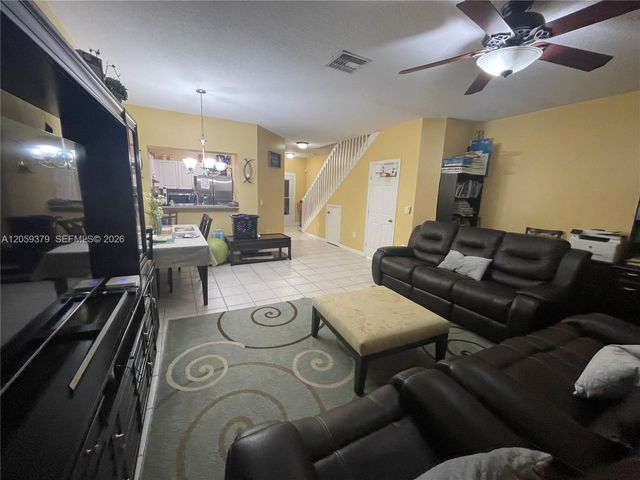 904 NW 100th Avenue, Pembroke Pines, FL 33024