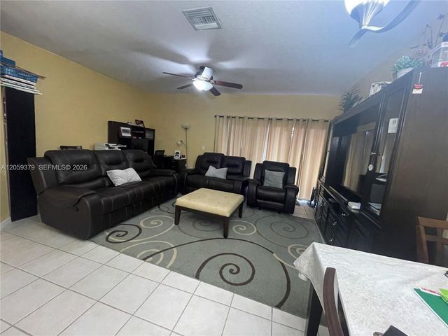 904 NW 100th Avenue, Pembroke Pines, FL 33024