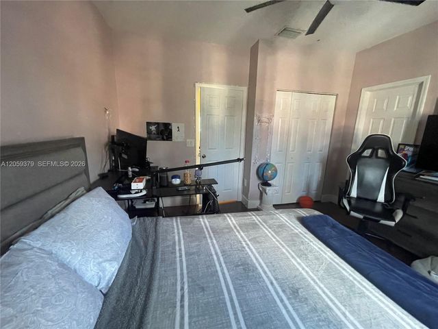 904 NW 100th Avenue, Pembroke Pines, FL 33024