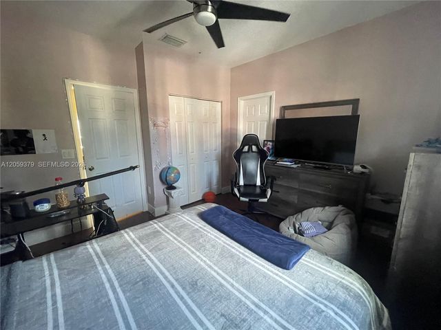 904 NW 100th Avenue, Pembroke Pines, FL 33024