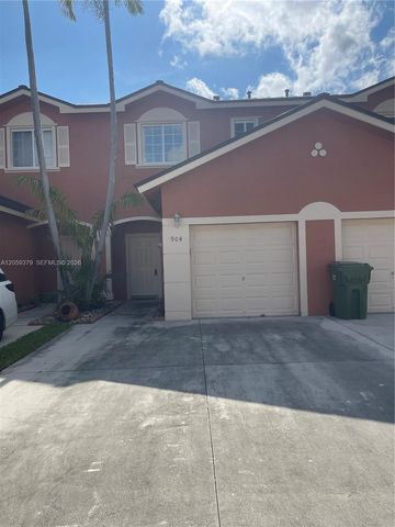 904 NW 100th Avenue, Pembroke Pines, FL 33024