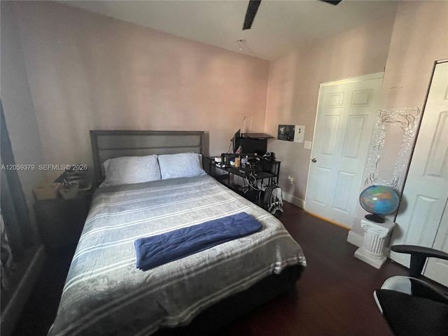 904 NW 100th Avenue, Pembroke Pines, FL 33024