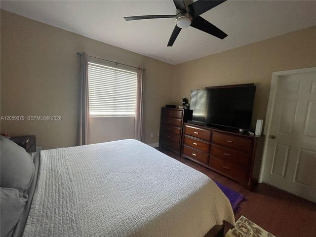 904 NW 100th Avenue, Pembroke Pines, FL 33024