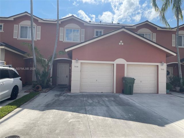 904 NW 100th Avenue, Pembroke Pines, FL 33024