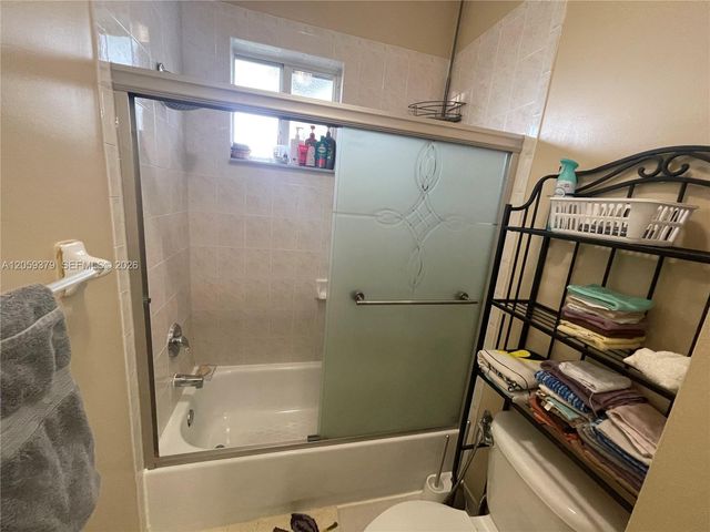 904 NW 100th Avenue, Pembroke Pines, FL 33024