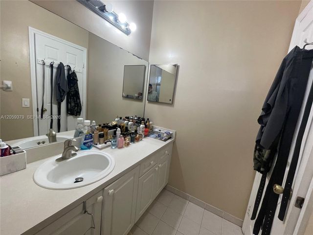 904 NW 100th Avenue, Pembroke Pines, FL 33024