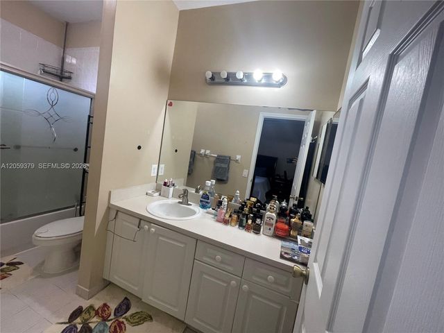 904 NW 100th Avenue, Pembroke Pines, FL 33024