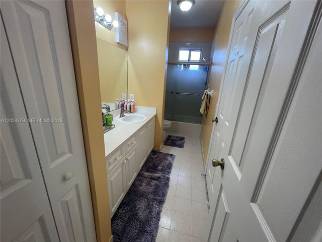 904 NW 100th Avenue, Pembroke Pines, FL 33024