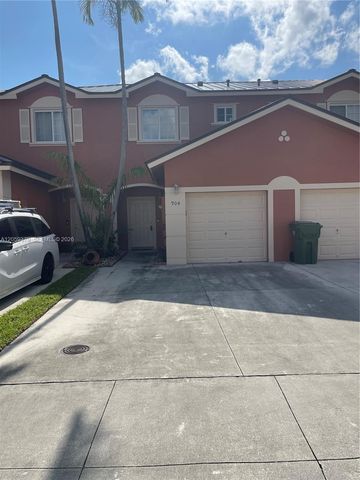 904 NW 100th Avenue, Pembroke Pines, FL 33024
