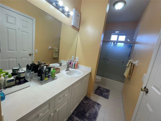 904 NW 100th Avenue, Pembroke Pines, FL 33024