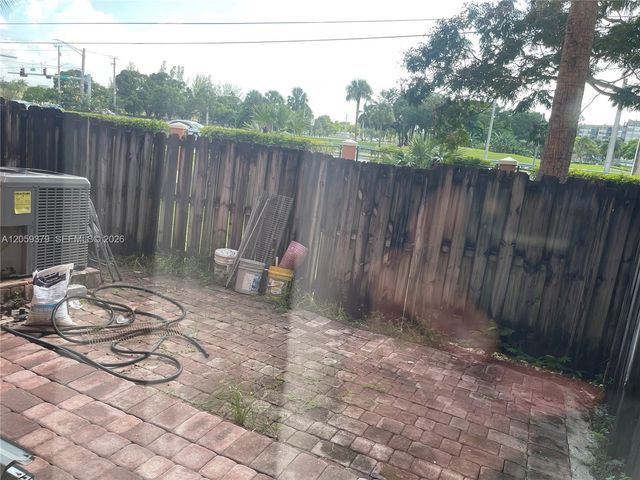 904 NW 100th Avenue, Pembroke Pines, FL 33024