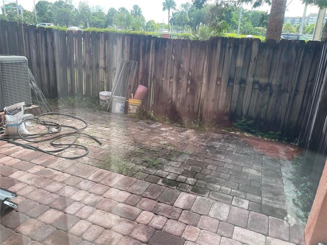 904 NW 100th Avenue, Pembroke Pines, FL 33024