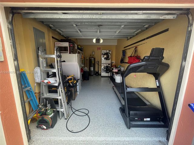 904 NW 100th Avenue, Pembroke Pines, FL 33024