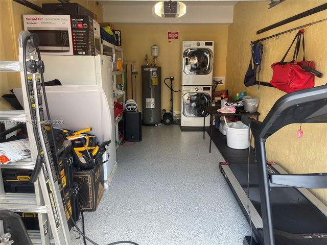 904 NW 100th Avenue, Pembroke Pines, FL 33024