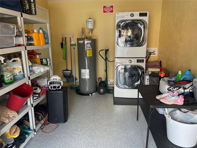904 NW 100th Avenue, Pembroke Pines, FL 33024