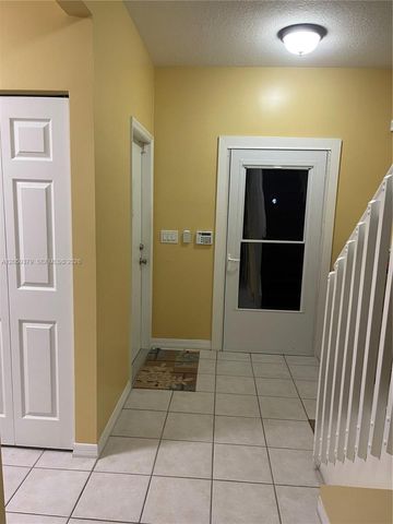 904 NW 100th Avenue, Pembroke Pines, FL 33024