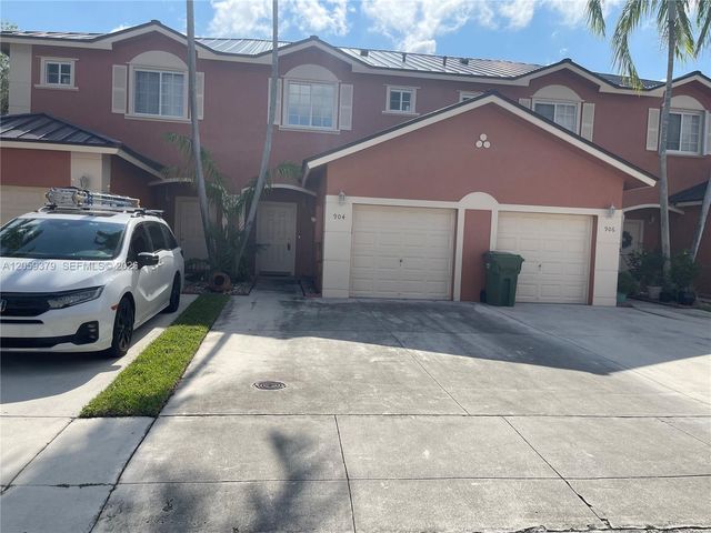 904 NW 100th Avenue, Pembroke Pines, FL 33024