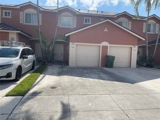 904 NW 100th Avenue, Pembroke Pines, FL 33024