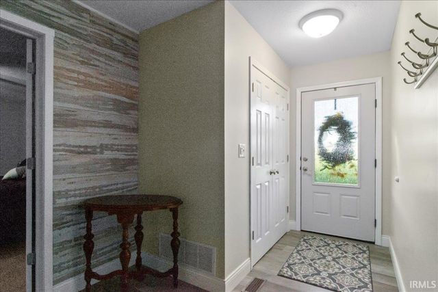 2352 E Warrenton Road, Haubstadt, IN 47639