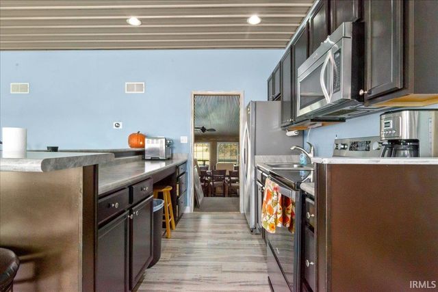 2352 E Warrenton Road, Haubstadt, IN 47639