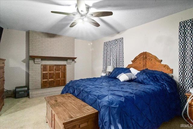 2352 E Warrenton Road, Haubstadt, IN 47639