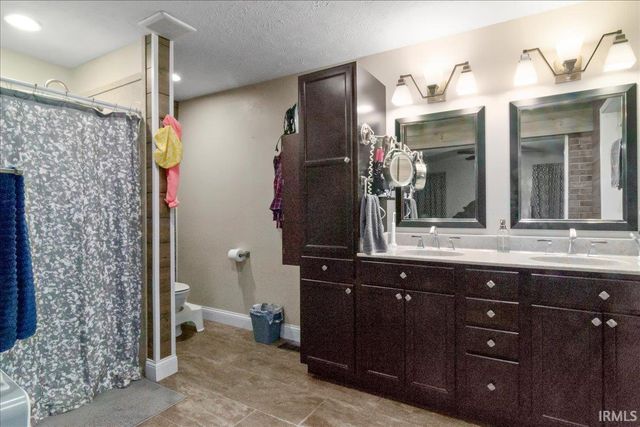 2352 E Warrenton Road, Haubstadt, IN 47639