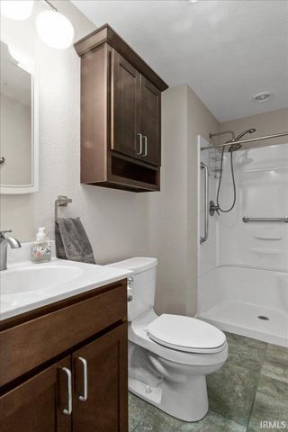 2352 E Warrenton Road, Haubstadt, IN 47639