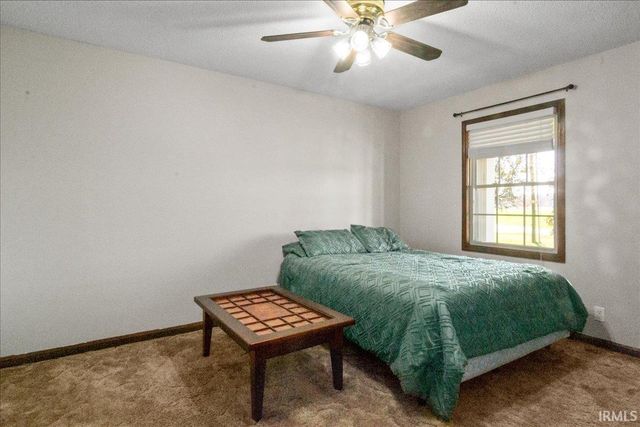 2352 E Warrenton Road, Haubstadt, IN 47639