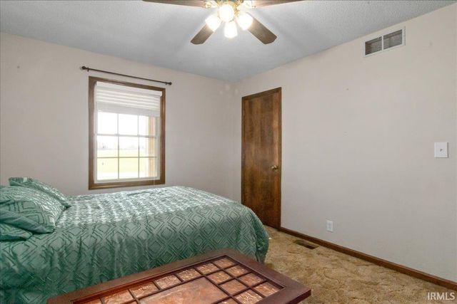 2352 E Warrenton Road, Haubstadt, IN 47639