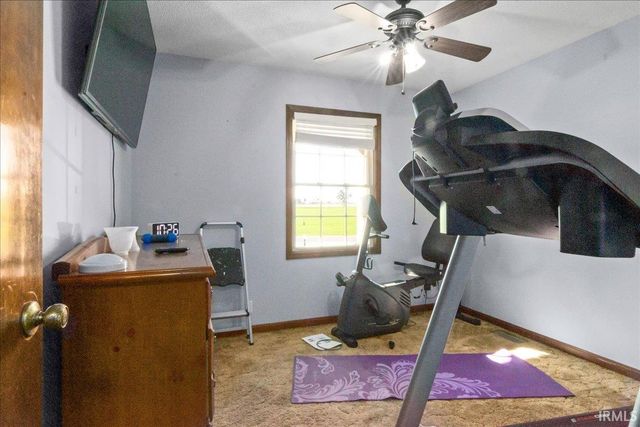 2352 E Warrenton Road, Haubstadt, IN 47639