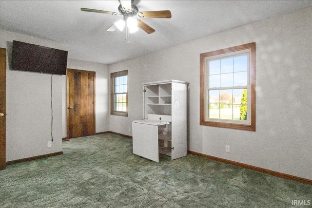 2352 E Warrenton Road, Haubstadt, IN 47639