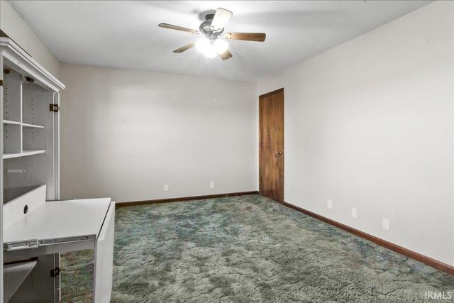 2352 E Warrenton Road, Haubstadt, IN 47639