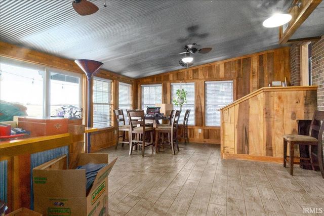 2352 E Warrenton Road, Haubstadt, IN 47639